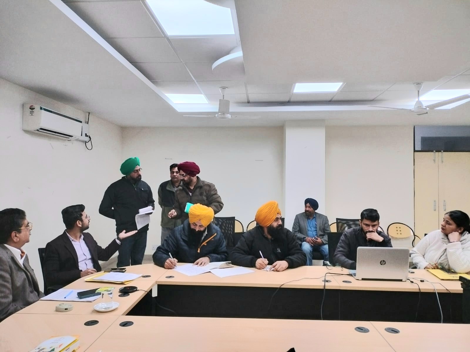 उपायुक्त ने महेंदीपुर गांव में लड़कियों के लिए बन रहे स्कूल के कार्यों की समीक्षा की